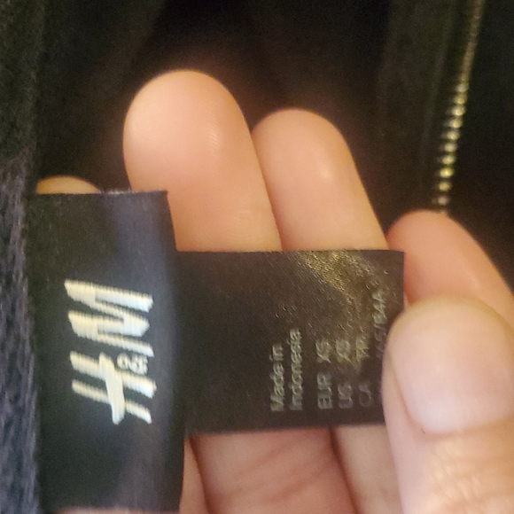 H&M black zippered hoodie size XS but I'm a small and it fits perfectly on me. - Picture 3 of 3